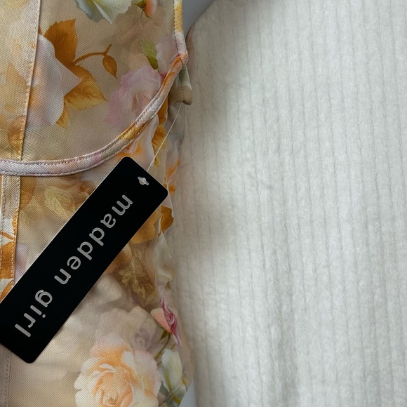 NWT Madden Girl Juniors Top With A Floral Pattern Size L - Picture 8 of 9